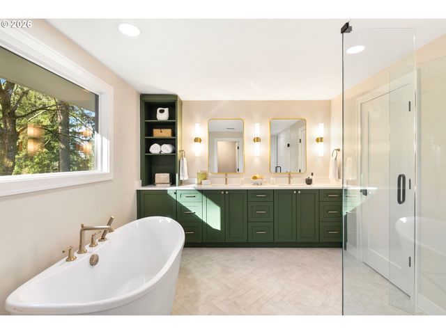 17706 TREE TOP Way, Lake Oswego, OR 97034