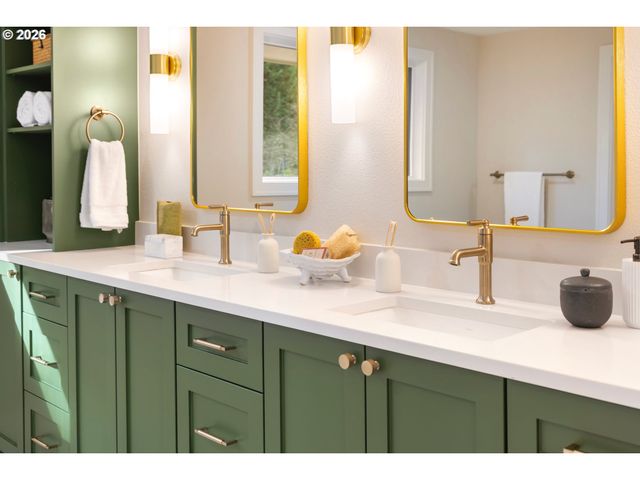 17706 TREE TOP Way, Lake Oswego, OR 97034