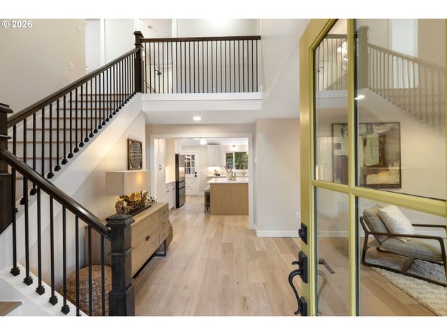 17706 TREE TOP Way, Lake Oswego, OR 97034