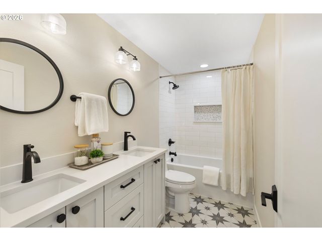 17706 TREE TOP Way, Lake Oswego, OR 97034