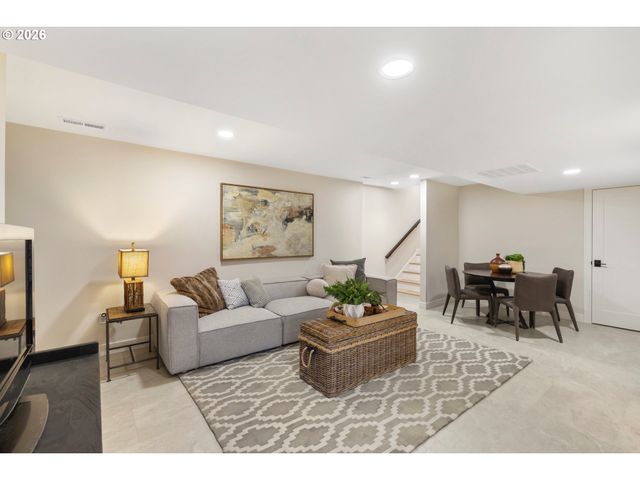 17706 TREE TOP Way, Lake Oswego, OR 97034