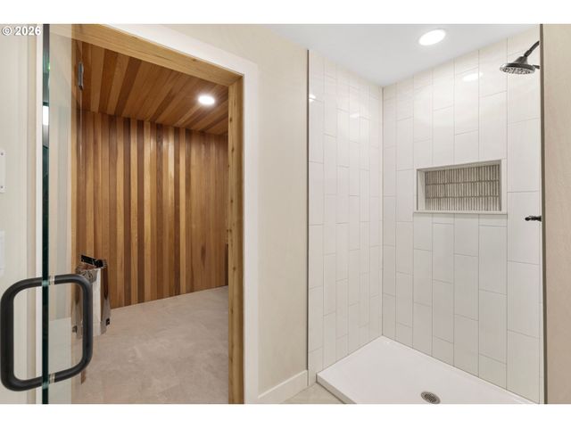 17706 TREE TOP Way, Lake Oswego, OR 97034