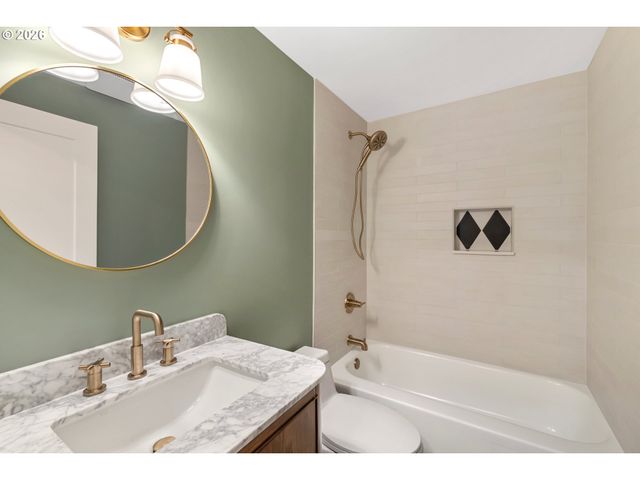 17706 TREE TOP Way, Lake Oswego, OR 97034