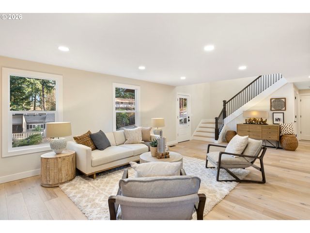 17706 TREE TOP Way, Lake Oswego, OR 97034