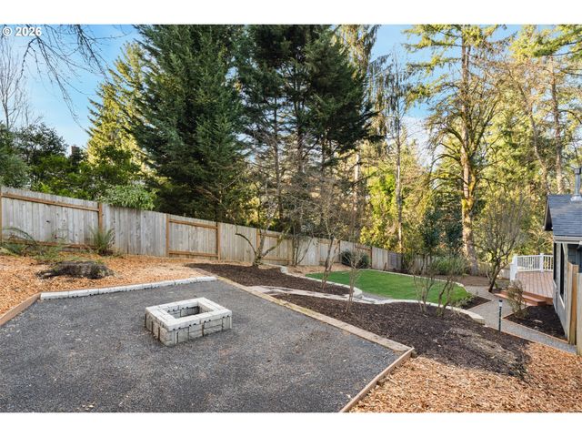 17706 TREE TOP Way, Lake Oswego, OR 97034