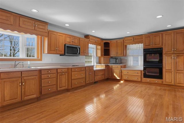 5537 N State Route 159, Edwardsville, IL 62025