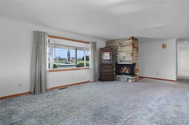 5537 N State Route 159, Edwardsville, IL 62025