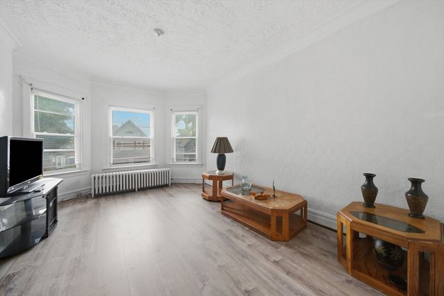 5513 W Cortez Street, Chicago, IL 60651