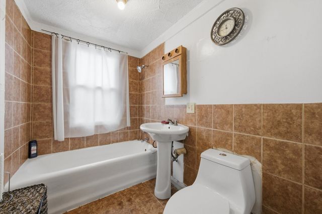 5513 W Cortez Street, Chicago, IL 60651