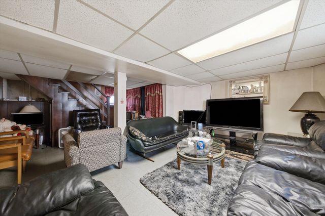 5513 W Cortez Street, Chicago, IL 60651