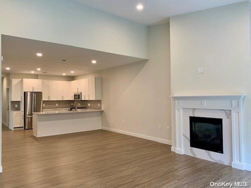 1B Country Club Drive, Manorville, NY 11949