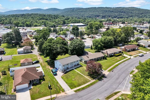 5 IMPALA DR, Dillsburg, PA 17019