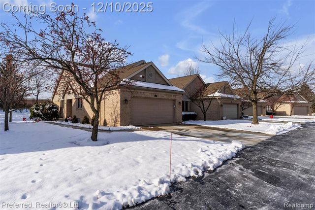 215 Edington Circle, Canton, MI 48187