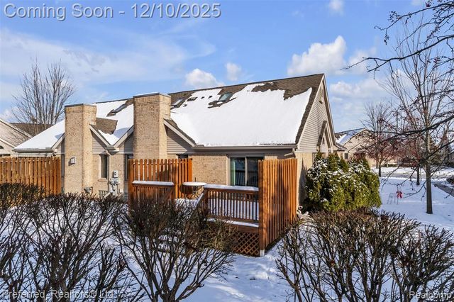 215 Edington Circle, Canton, MI 48187