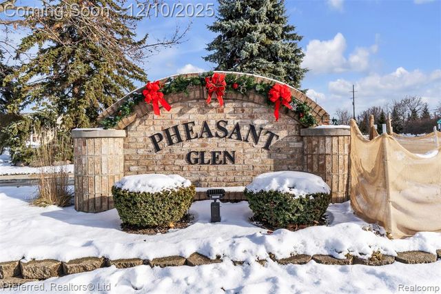 215 Edington Circle, Canton, MI 48187