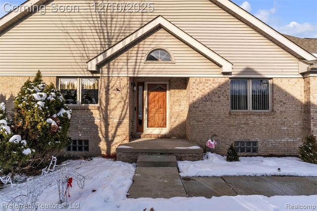 215 Edington Circle, Canton, MI 48187