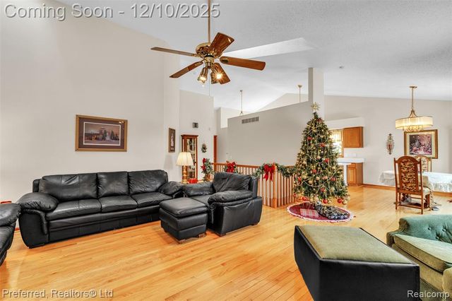 215 Edington Circle, Canton, MI 48187