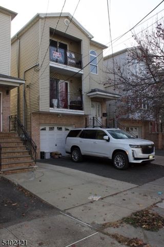 222 Geneva St, Elizabeth City, NJ 07206