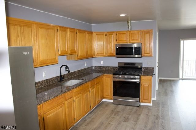 222 Geneva St, Elizabeth City, NJ 07206