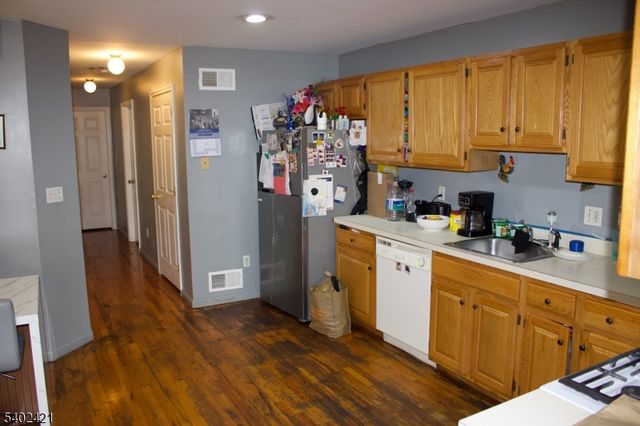 222 Geneva St, Elizabeth City, NJ 07206