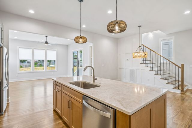 1726 Knowles St, Nashville, TN 37208