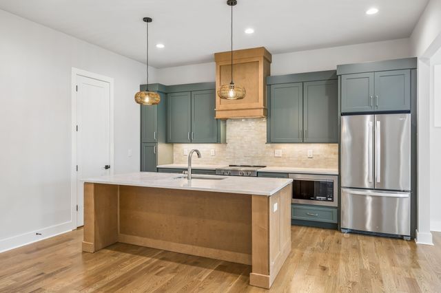 1726 Knowles St, Nashville, TN 37208
