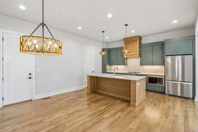 1726 Knowles St, Nashville, TN 37208