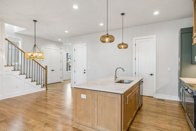 1726 Knowles St, Nashville, TN 37208
