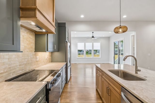 1726 Knowles St, Nashville, TN 37208