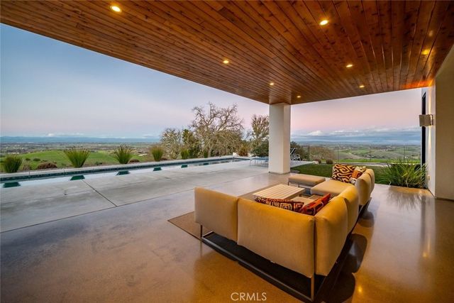 705 Sequoia Lane, Templeton, CA 93465