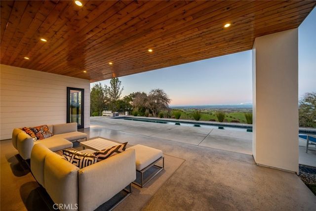 705 Sequoia Lane, Templeton, CA 93465