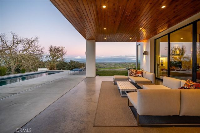 705 Sequoia Lane, Templeton, CA 93465