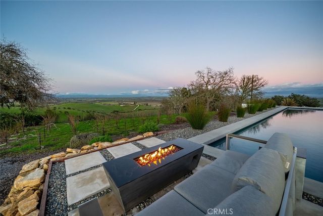 705 Sequoia Lane, Templeton, CA 93465