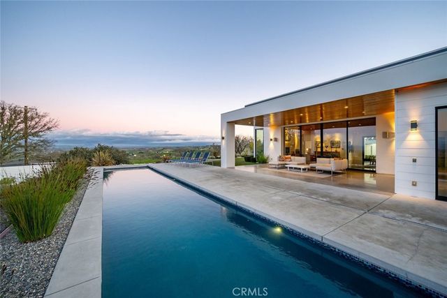 705 Sequoia Lane, Templeton, CA 93465