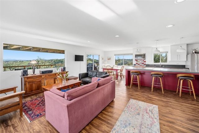 705 Sequoia Lane, Templeton, CA 93465