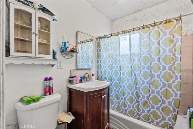 943 W 65th Street, Los Angeles, CA 90044