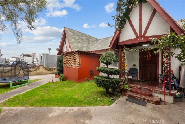 943 W 65th Street, Los Angeles, CA 90044