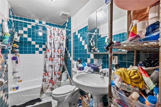 943 W 65th Street, Los Angeles, CA 90044