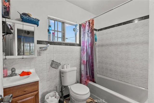 943 W 65th Street, Los Angeles, CA 90044