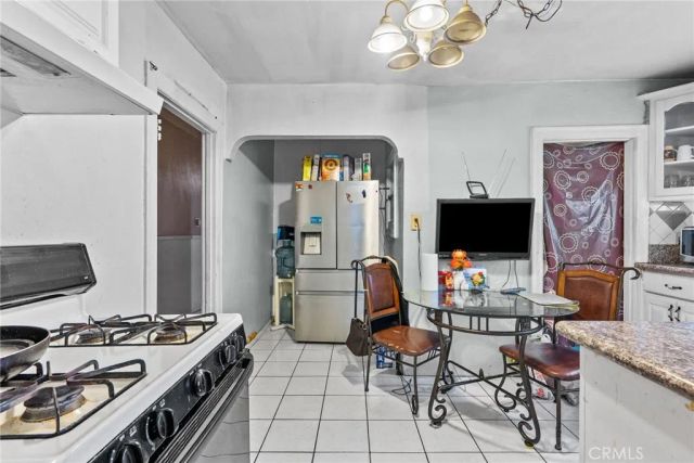 943 W 65th Street, Los Angeles, CA 90044