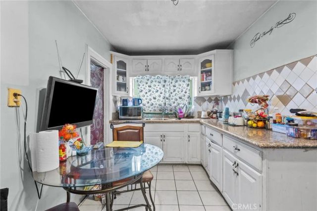 943 W 65th Street, Los Angeles, CA 90044