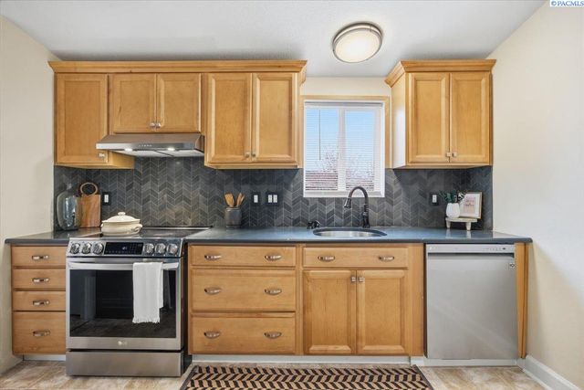 2619 E Adelia Road, Pasco, WA 99301