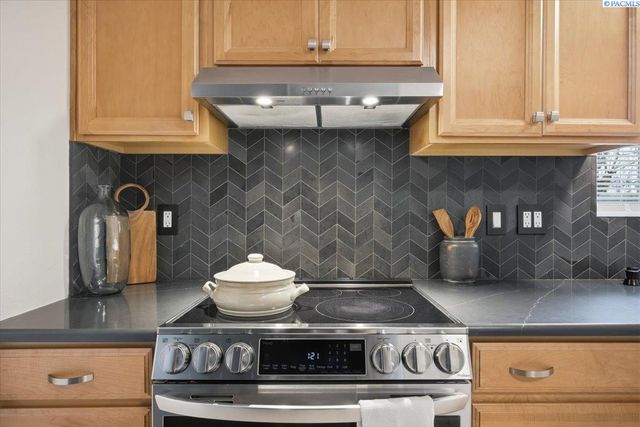 2619 E Adelia Road, Pasco, WA 99301