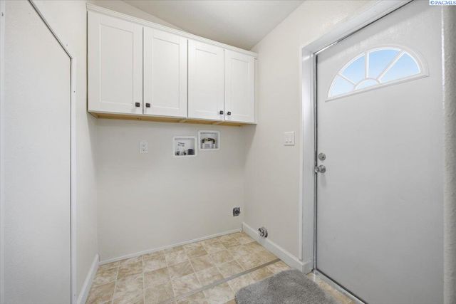 2619 E Adelia Road, Pasco, WA 99301