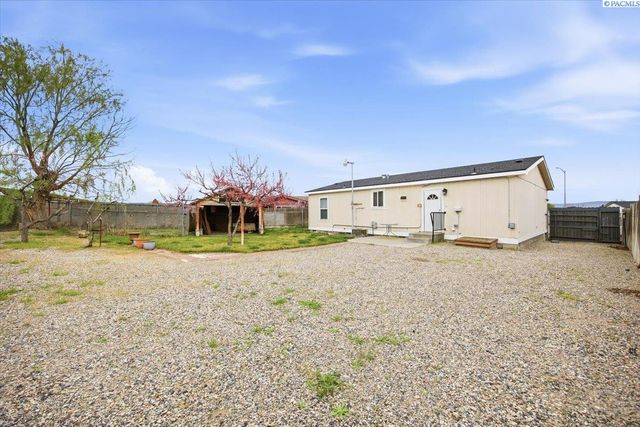 2619 E Adelia Road, Pasco, WA 99301