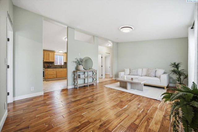 2619 E Adelia Road, Pasco, WA 99301