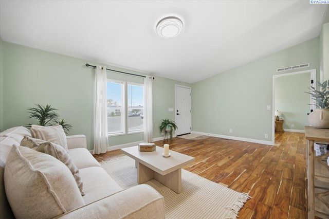 2619 E Adelia Road, Pasco, WA 99301