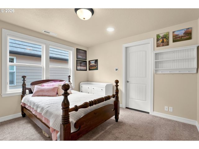 2240 TURNBERRY Ct, Eugene, OR 97401