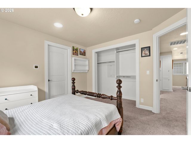 2240 TURNBERRY Ct, Eugene, OR 97401