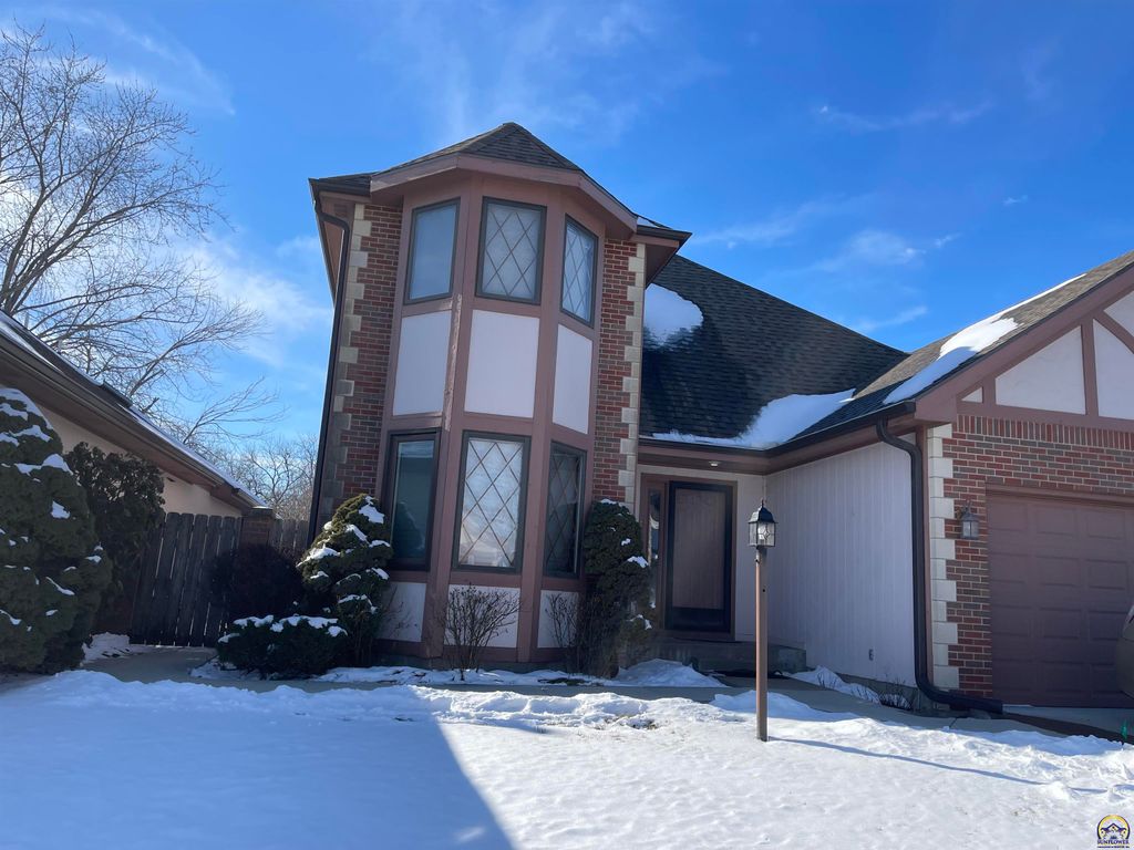 2465 SW Brookhaven LN, Topeka, KS 66614